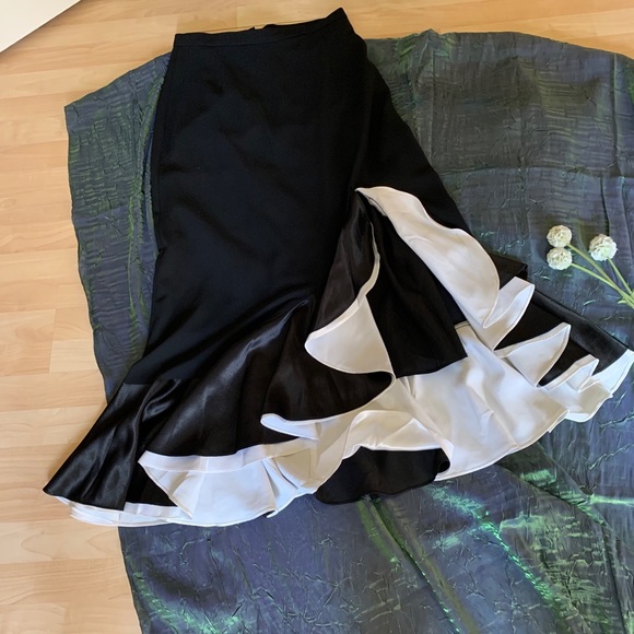 Ruffle trim asymmetrical skirt with jacket - Picture 2 of 8